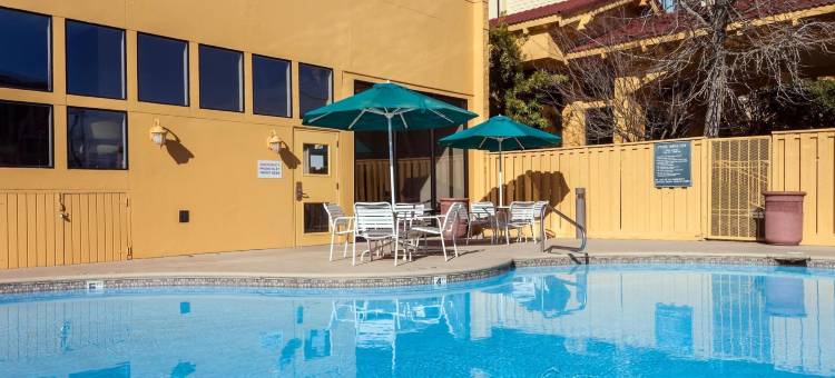 西雅图锡塔克机场拉昆塔温德姆套房酒店(La Quinta Inn & Suites by Wyndham Seattle Sea-Tac Airport)图片