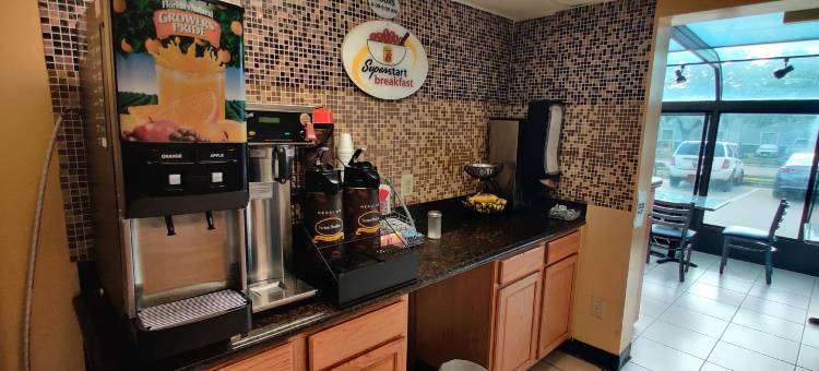 尚佩恩温德姆速8酒店(Super 8 by Wyndham Champaign)图片