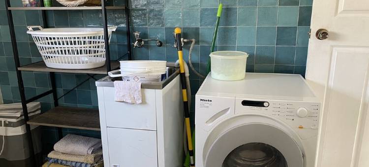 Koru Cottage is a cosy home nestled in the dunes of beautiful Vivonne Bay on KI.图片