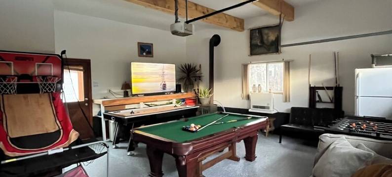 Cozy Lake Escape Near Ski Resort, Game Room Fireplace, Pet Friendly, Fenced Yard图片