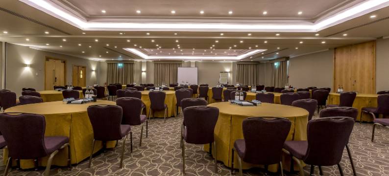 赫尔利顿湖酒店(Hellidon Lakes Hotel)图片