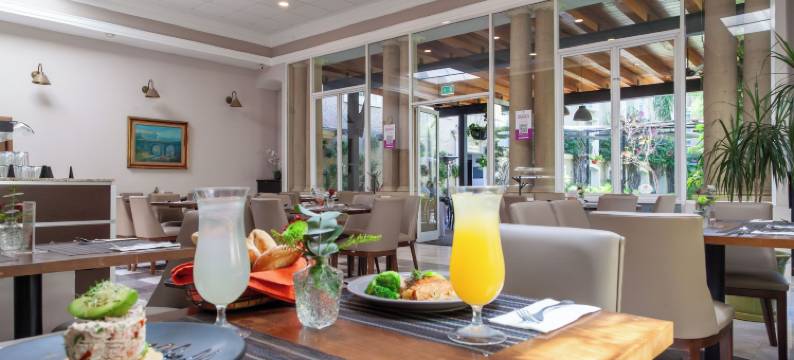 卡美里那斯广场酒店(Plaza Camelinas Hotel)图片