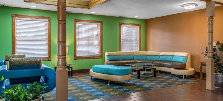 西贝德福德凯艺套房酒店(Quality Inn & Suites Bedford West)图片