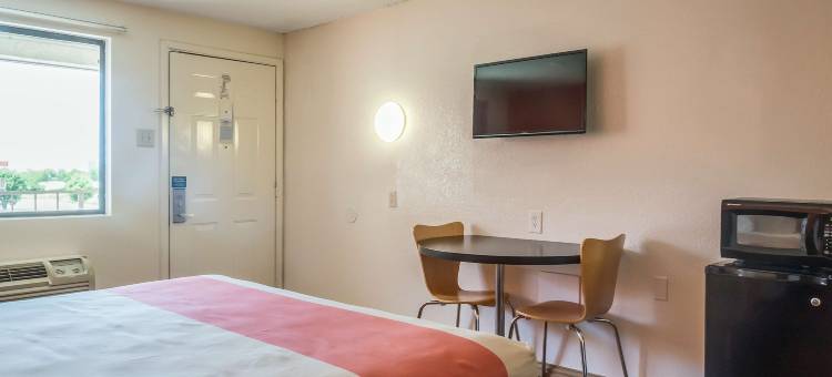 德克萨斯梅斯基特 - 罗迪奥 - 会议中心 6 号汽车旅馆(Motel 6 Mesquite, TX - Rodeo - Convention Ctr)图片