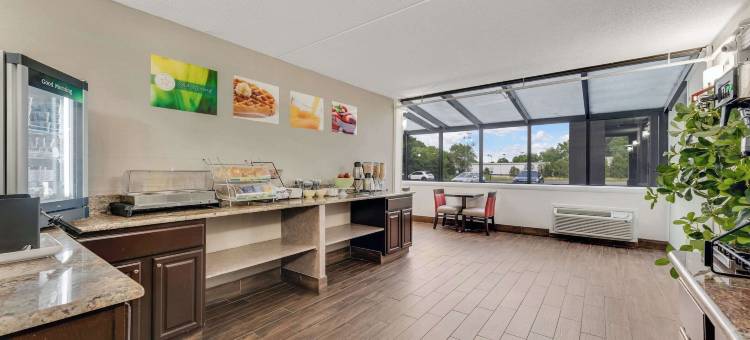 品质酒店(Red Roof Plus+ Easton)图片