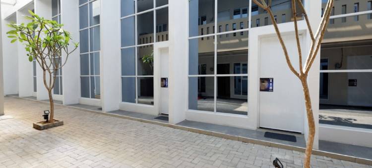 红多兹Plus伊斯兰酒店-近三宝垄百丽宫商场(RedDoorz Plus Near Paragon Mall Semarang)图片