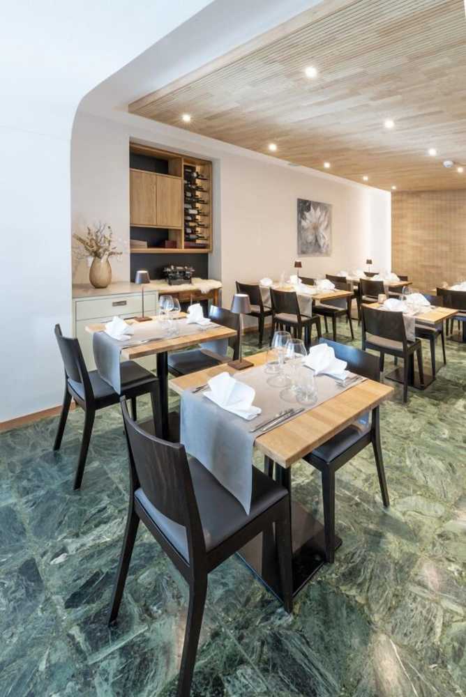 Hotel Bellevue Over view