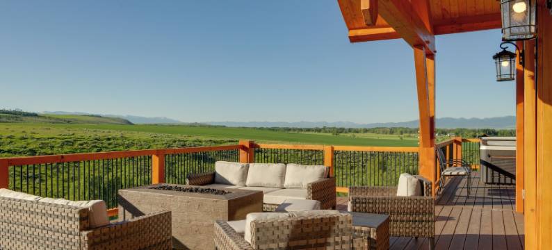 距塔尔吉滑雪区23英里：带热水浴缸的费尔特小屋！(23 Mi to Targhee Skiing: Felt Cabin w/ Hot Tub!)图片