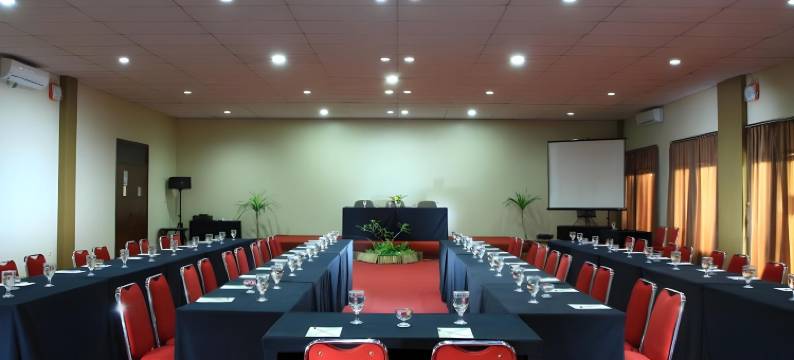 沙拉笛加埃莫里克萨里布普提酒店(D'Emmerick Salib Putih Hotel Salatiga)图片