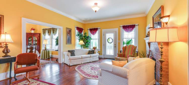 优雅+宽敞的度假胜地~距离诺曼湖18英里！(Elegant + Spacious Retreat ~ 18 Mi to Lake Norman!)图片