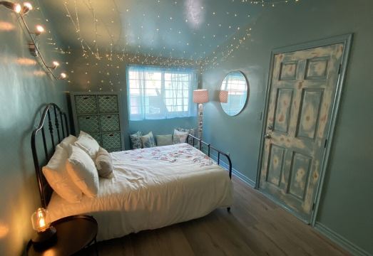 Charming Burbank Cottage! Hotel Overview