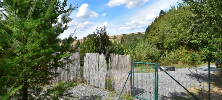 Holiday Home in Luzy with Fenced Garden图片