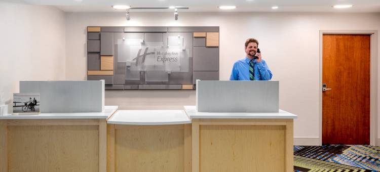 Holiday Inn Express 教堂山(Holiday Inn Express Chapel Hill)图片