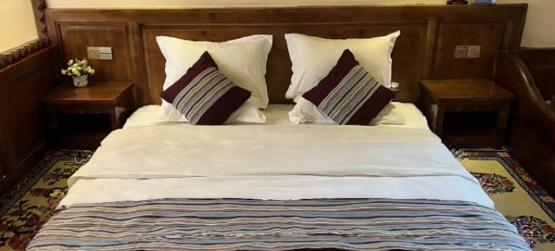 香格里拉九湖一山登巴客栈(独克宗古城店)图片