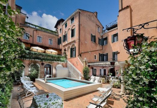 Hotel Giorgione Hotel Overview