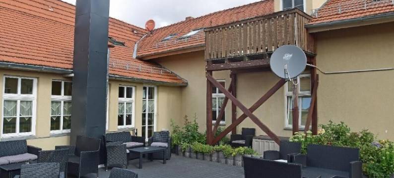 金鸡图林根克洛斯酒店(Hotel Garni Goldene Henne)图片