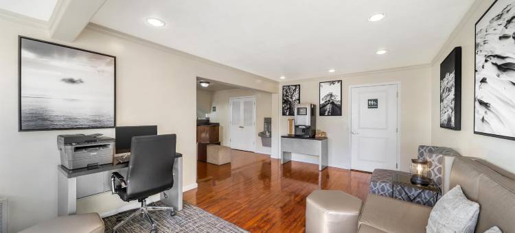 诺斯伍兹贝斯特韦斯特优质酒店(Best Western Plus Northwoods Inn)图片