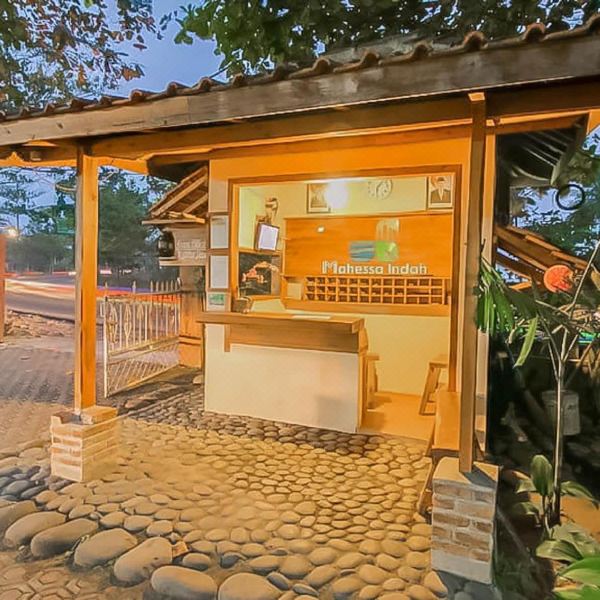 红多兹酒店-皇后港湾海滩2号(RedDoorz @ Pantai Pelabuhan Ratu 2)图片