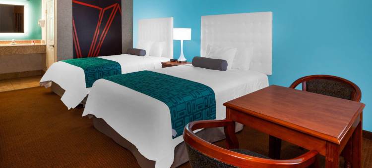 皮科里韦拉豪生套房酒店(Howard Johnson Hotel & Suites by Wyndham Pico Rivera)图片