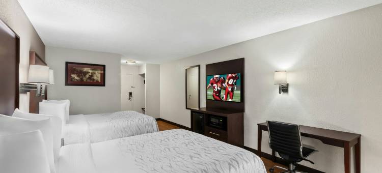 亚特兰大机场南红顶PLUS套房酒店(Red Roof Plus+ & Suites Atlanta Airport South)图片