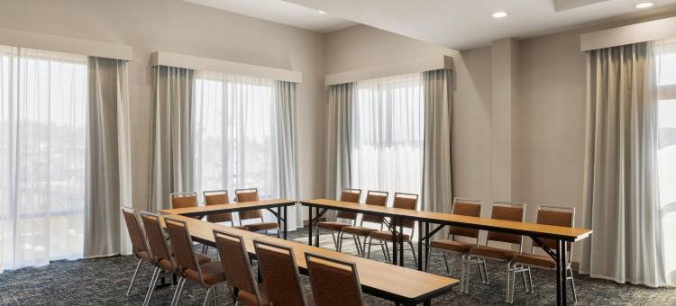 希尔顿欢朋套房酒店(Hampton Inn & Suites Bremerton)图片