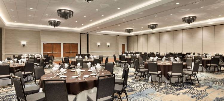 蒙特雷湾海滨希尔顿大使套房酒店(Embassy Suites by Hilton Monterey Bay Seaside)图片
