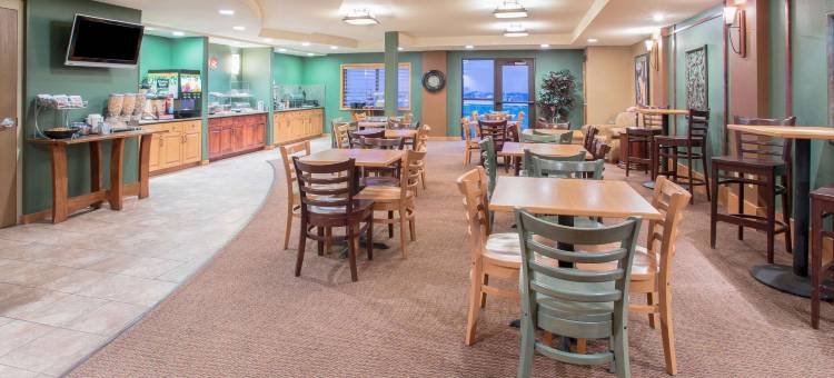 拉勒米怀俄明州大学AmericInn酒店(AmericInn by Wyndham Laramie Near University of Wyoming)图片