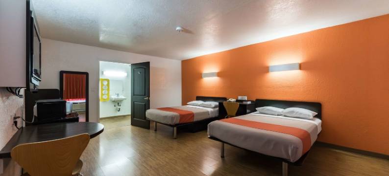 尤瓦尔迪6号汽车旅馆(Motel 6 Uvalde, TX)图片