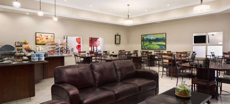 翡翠公园-里贾纳东华美达酒店(Ramada by Wyndham Emerald Park/Regina East)图片