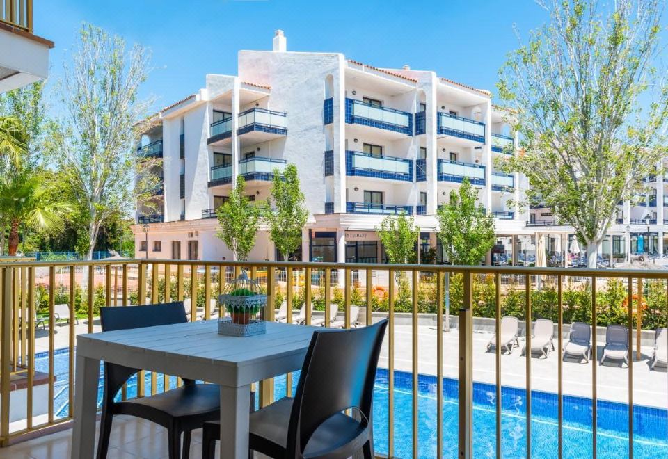 Rentalmar Pins Marina Hotel Overview