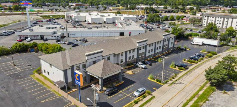 圣路易斯 - 黑泽尔伍德舒适套房酒店(Comfort Inn & Suites St Louis-Hazelwood)图片