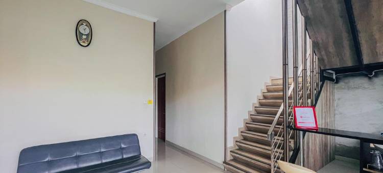 泗水红多兹恩加格尔贾亚酒店(RedDoorz @ Ngagel Jaya Surabaya)图片