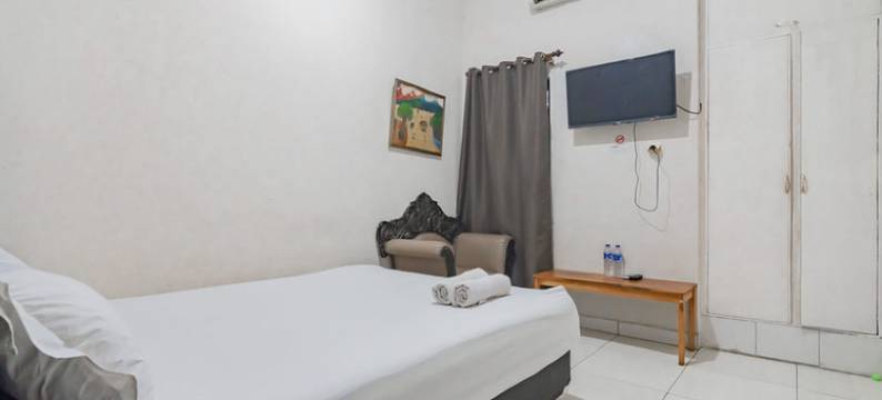 Pemda 22 Mansion Mitra RedDoorz图片