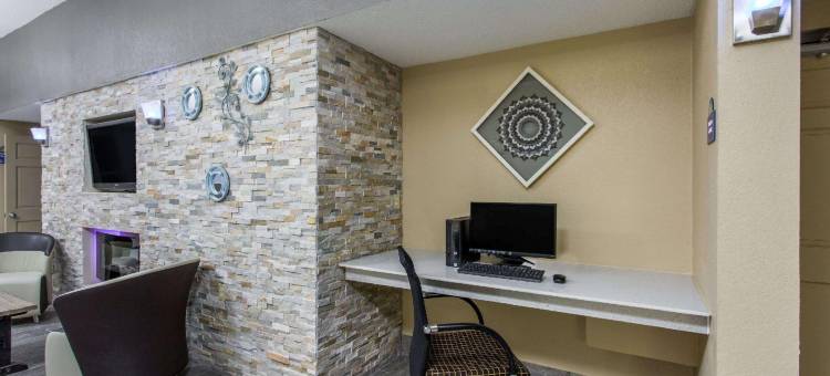 森林城市的伊克诺旅馆(Econo Lodge Forest City)图片