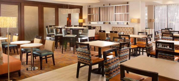 奥兰多国际机场欢朋酒店(Hampton Inn Orlando-International Airport)图片