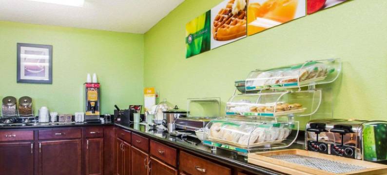 奥图姆瓦北品质酒店及套房(Quality Inn & Suites Ottumwa North)图片