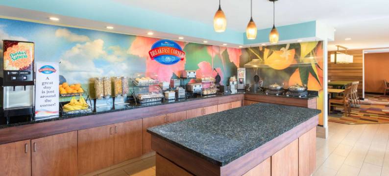 萨凡纳米德顿呗盟套房酒店(Baymont by Wyndham Savannah Midtown)图片