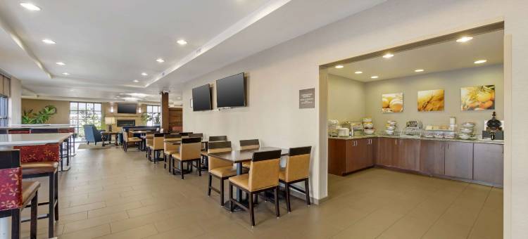 夏延舒适酒店(Comfort Inn & Suites)图片