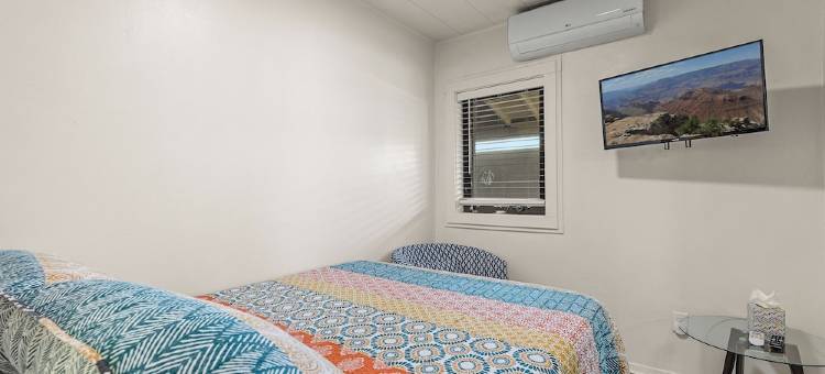 Downtown Blonde Bungalow w/Fully Fenced BIG YARD, AC, W/D, 2 Samsung Smart TVs图片