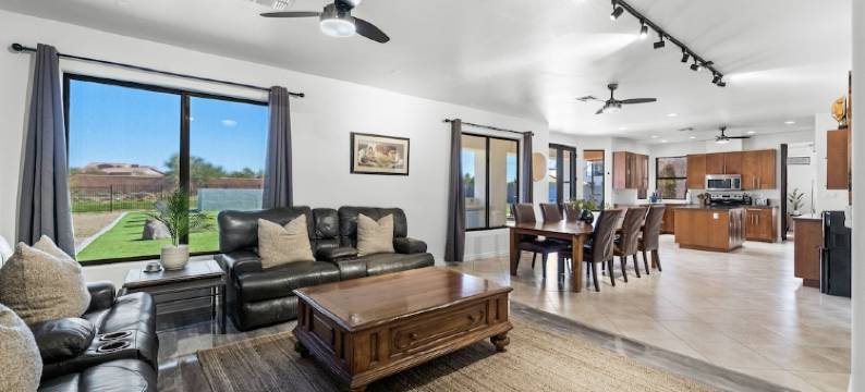 1+ Acre 5 Bedroom Desert Oasis with Pool and Mountain Views!图片