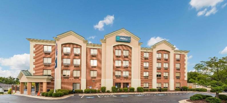 格林斯伯勒机场克拉丽奥波茵特酒店(Clarion Pointe Greensboro Airport)图片