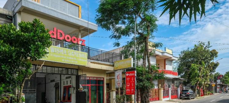 红多兹伊斯兰酒店-近阿伦阿伦克布门(RedDoorz Syariah Near Alun Alun Kebumen)图片