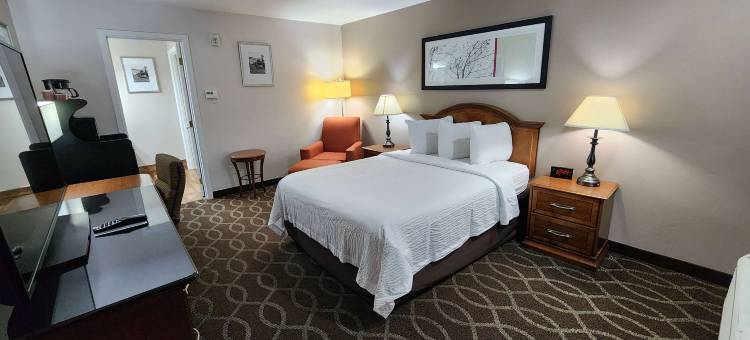 华美达海湾套房旅馆(Ramada Bayside Inn and Suites)图片