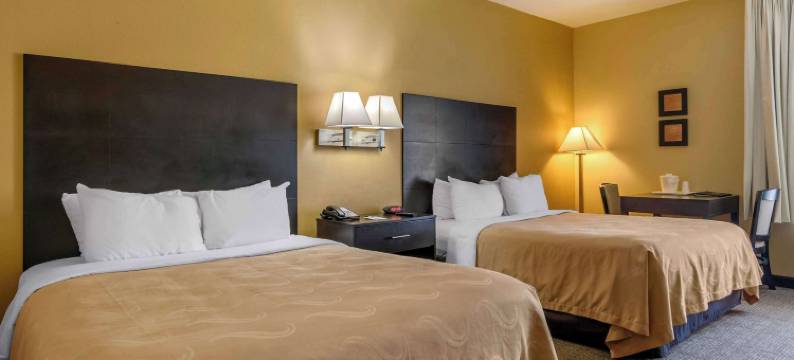 堪萨斯城莱尼克萨凯艺套房酒店(Quality Inn & Suites Lenexa Kansas City)图片