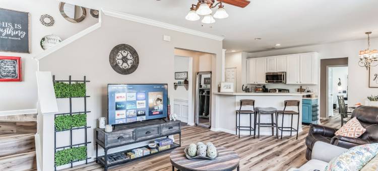 适合儿童的拱廊 火坑 烧烤 热水浴缸(Kid Friendly Park Arcade Fenced Yard Firepit Grill)图片