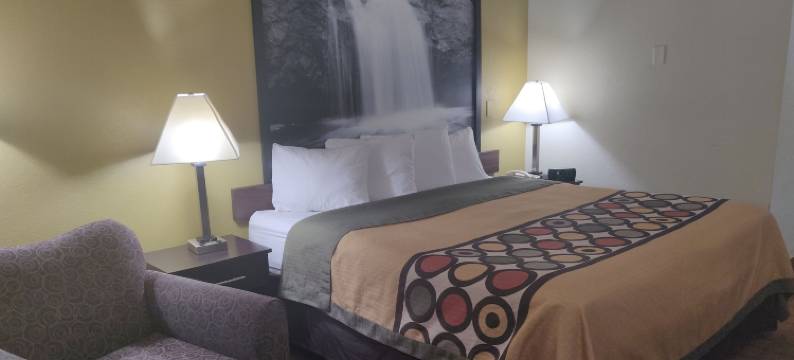 莱克湖温德姆速8酒店(Super 8 by Wyndham Rice Lake)图片