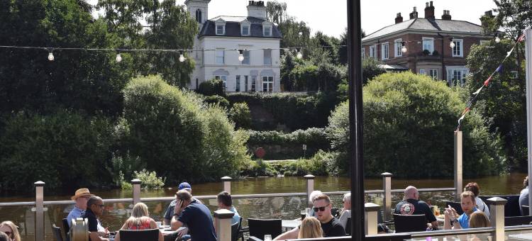 河滨客房船屋酒店(The Boathouse Inn & Riverside Rooms)图片