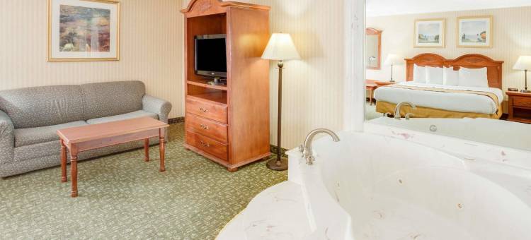 西卡拉马祖温德姆呗盟酒店(Baymont by Wyndham Kalamazoo West)图片