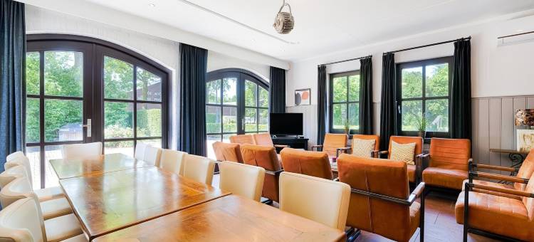 阿斯滕高尔夫球场上的大气乡村别墅(Atmospheric Country House in Asten on a Golf Course)图片