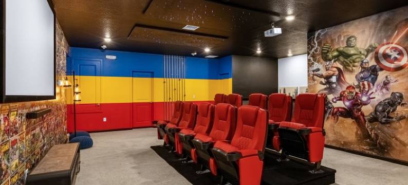 Upstay - 魔法大宅，带泳池、水疗、影院和游戏(Upstay - Magic Mansion w Pool-spa-cinema-games)图片